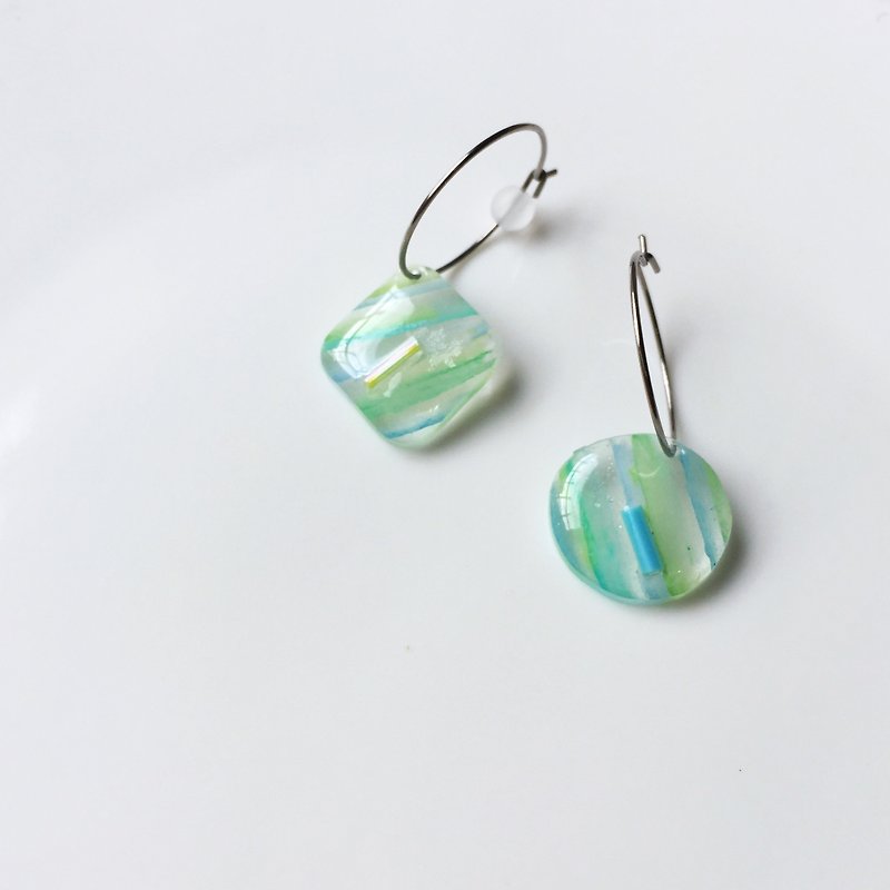 Seaside small stone clip-on/pin earrings - ต่างหู - เรซิน สีใส