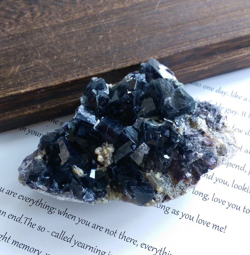 Fluorite  內蒙產地  幻影螢石 水晶共生 天然礦石 原礦 - 擺飾/家飾品 - 其他材質 