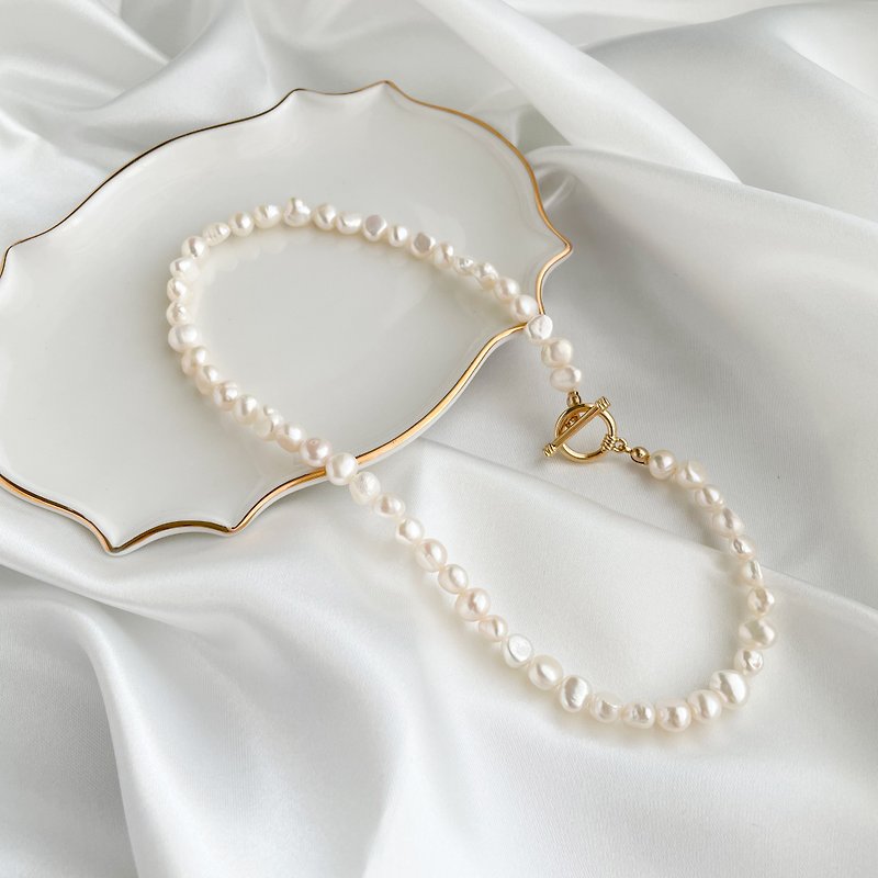 WH / I'm feeling baroque today / Freshwater pearl choker necklace SV254WH - Necklaces - Pearl White