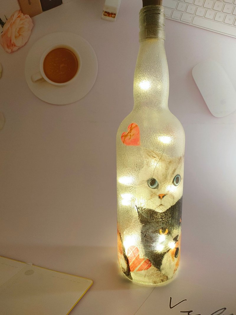 喵喵喵我就是愛貓 - 藝術擺飾 / 療癒酒瓶燈 - 裝飾/擺設  - 玻璃 