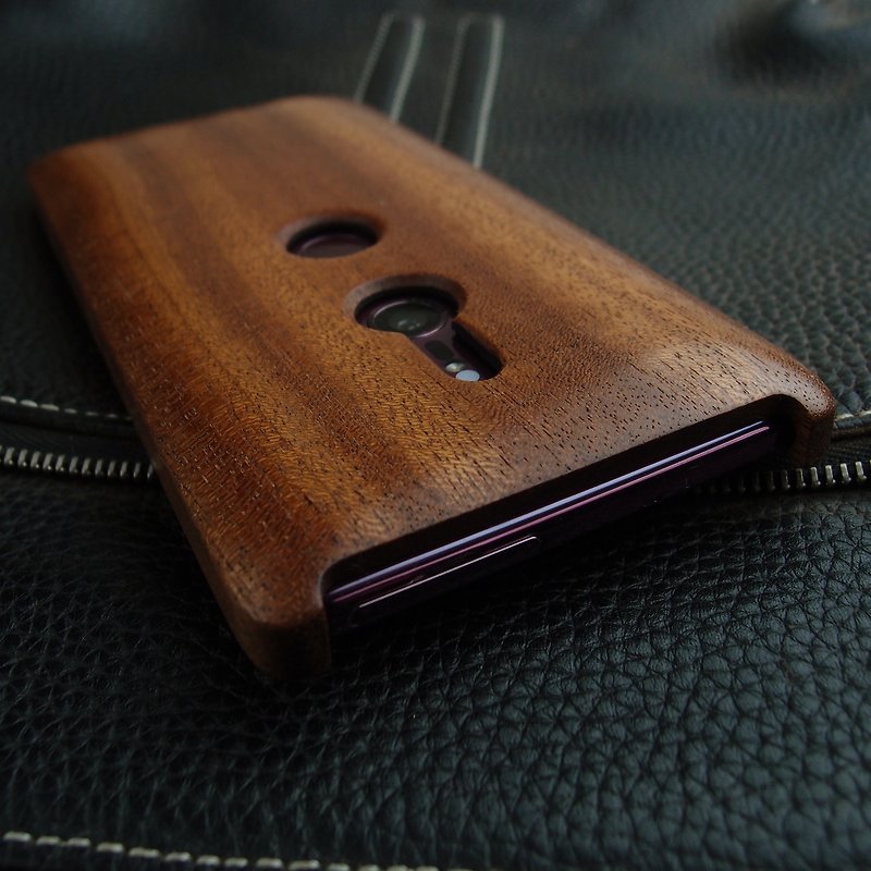 Custom-made wooden case for XPERIA XZ3