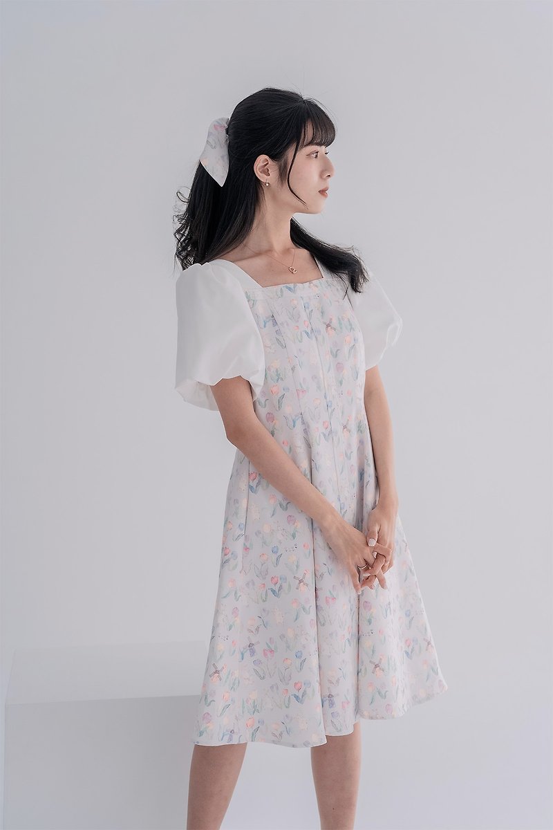 [Chiba, Japan] Disney classic princess style puffy sleeves mini dress with tulip bunny mochi cloth - ชุดเดรส - ผ้าฝ้าย/ผ้าลินิน ขาว