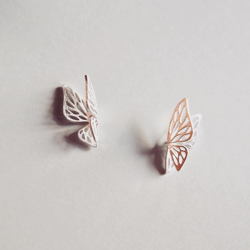 Butterfly wing - 耳環/耳夾 - 其他金屬 銀色