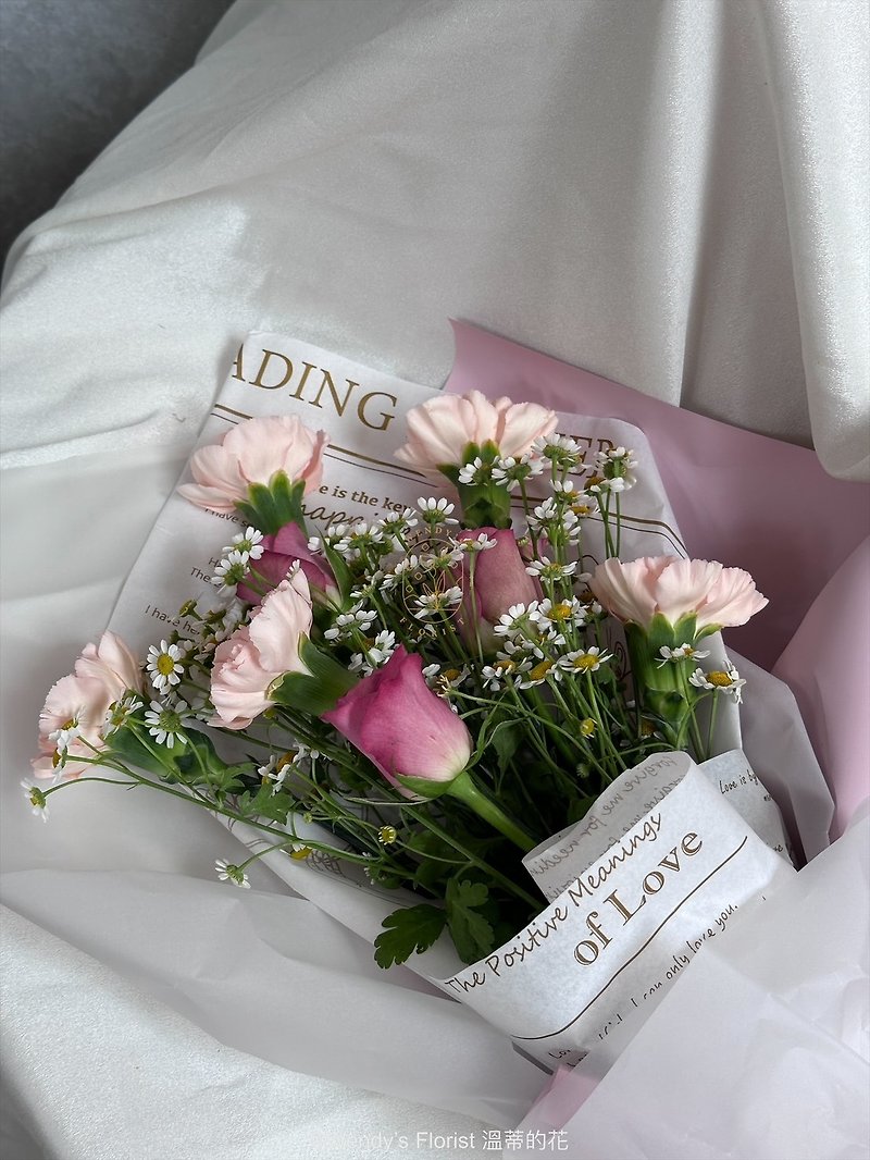 Mother’s Day limited flowers_Five carnation bouquets imported from the United States_No delivery, self-pickup in Kaohsiung only - ตกแต่งต้นไม้ - พืช/ดอกไม้ หลากหลายสี