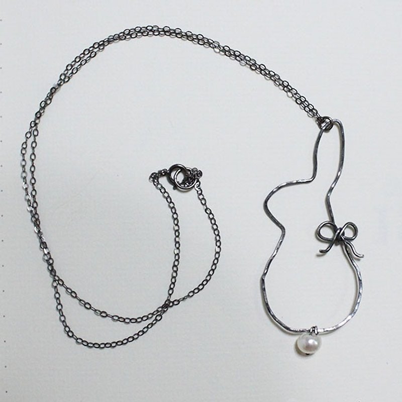 Black Rabbit Oxidized Sterling Silver Necklace with Freshwater Pearl - สร้อยคอ - โลหะ สีดำ