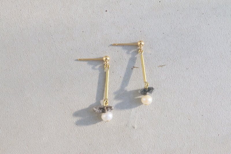 Black crystal pearl brass earrings 1076 Relax - ต่างหู - เครื่องเพชรพลอย สีดำ