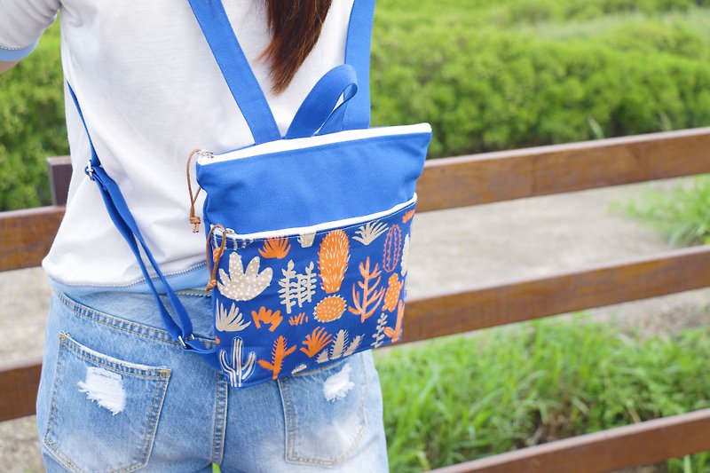 [Cactus Party] Backpack / Canvas Travel Bag Shoulder Bag YKK Zipper - กระเป๋าเป้สะพายหลัง - ผ้าฝ้าย/ผ้าลินิน สีน้ำเงิน