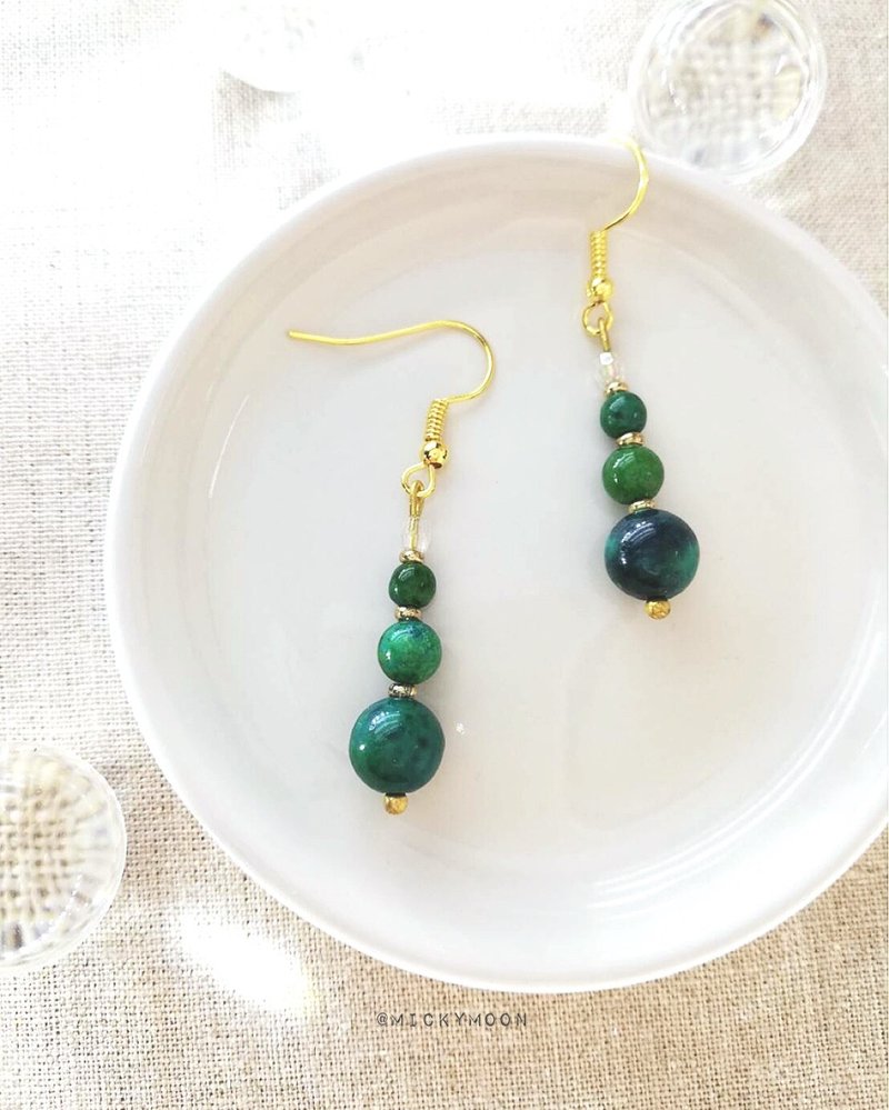 Handmade bead earring - 耳環/耳夾/耳骨夾 - 塑膠 綠色