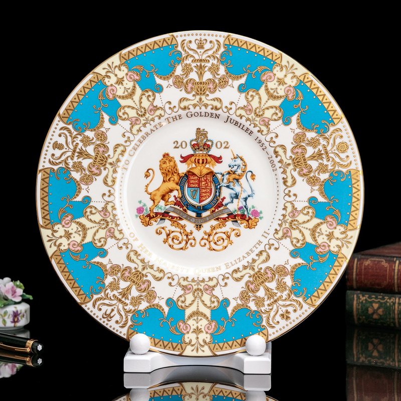 British-made Royal Collection Queen's 2002 bone china ceramic plate hanging plate birthday gift - ตกแต่งผนัง - เครื่องลายคราม 