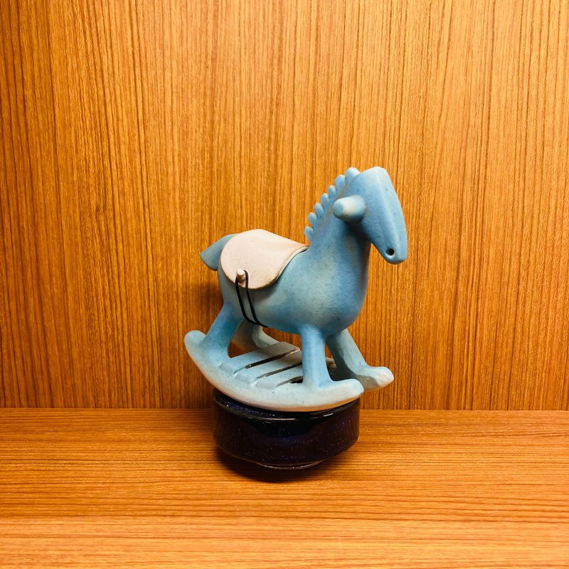 N131白房子陶馬精油陶瓷音樂盒 - 花瓶/花器 - 陶 透明