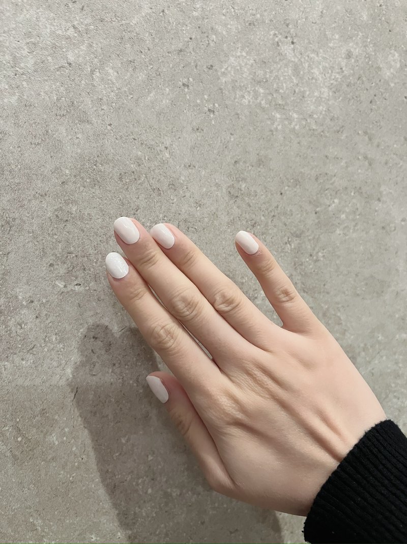 牛奶浴 Milky Bath BN001 -單色光療凝膠指甲貼 需照燈 - 指甲油/指甲貼 - 樹脂 白色