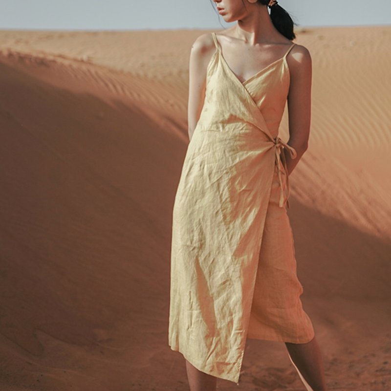 レモンイエローのリネンデザートフラワーVネックハーネスストラップツーピースドレス涼しい夏のドレスモロッコのリターンをミックスして一致させるには、2つの色| vitathaファンタタオリジナルデザインの女性のブランドに依存しません - ワンピース - コットン・麻 イエロー