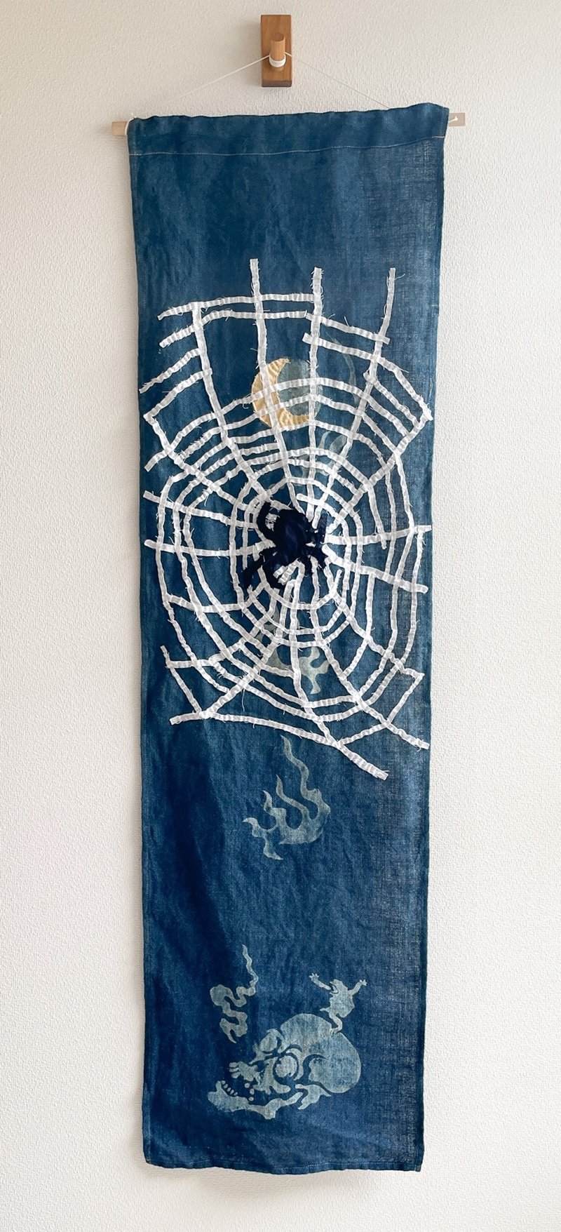 日本製 パッチワーク MOON Skull 月髑髏蜘蛛  JAPANBLUE Tapestry Aizome 藍染 黄麻 Frog Wall deco - 其他 - 棉．麻 藍色