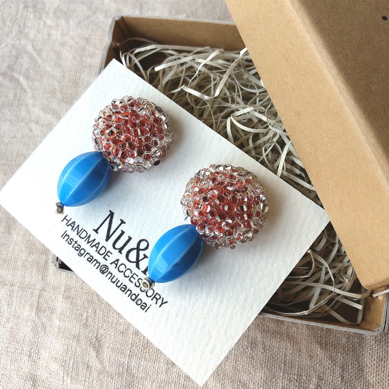 Sky blue and clear bead embroidery earrings - Earrings & Clip-ons - Other Materials Blue