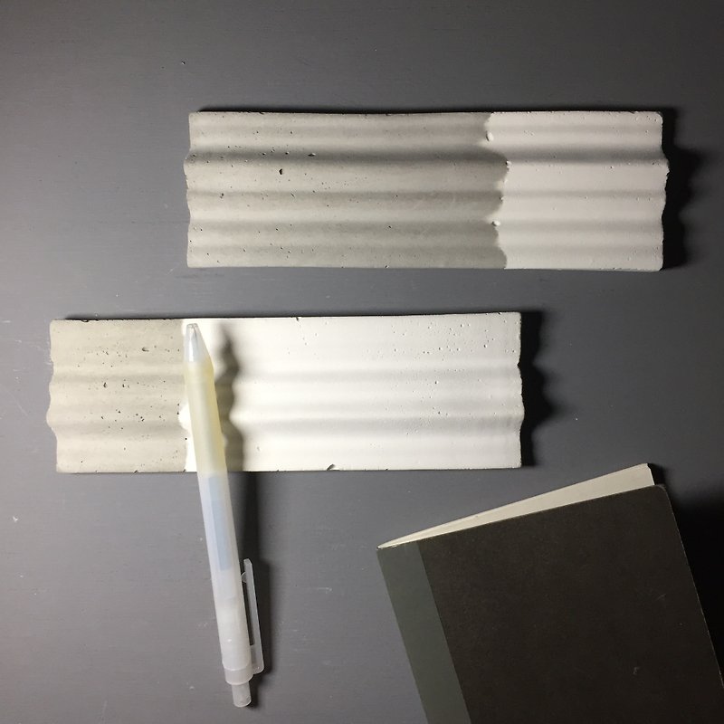 Couple. Concrete pen tray - wave top - กล่องใส่ปากกา - ปูน สีเทา