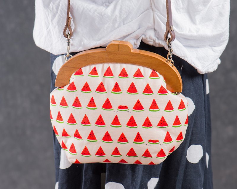 [Who stole my watermelon] Vintage wooden mouth gold bag-small carry-on bag - Messenger Bags & Sling Bags - Cotton & Hemp Red
