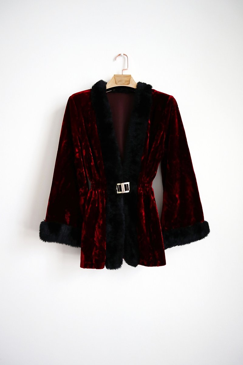 Pumpkin Vintage. Ancient suede fur coat - เสื้อแจ็คเก็ต - วัสดุอื่นๆ สีแดง