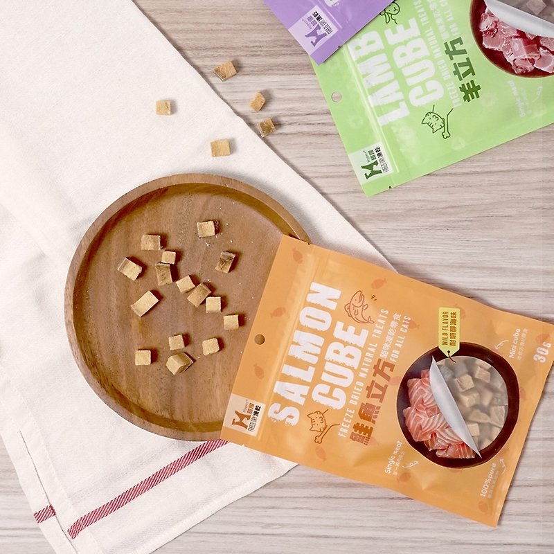 [Cat Snacks] Hyperr Freeze-Dried Cubed Salmon, pure meat, crunchy texture, no additives - Snacks - Fresh Ingredients 
