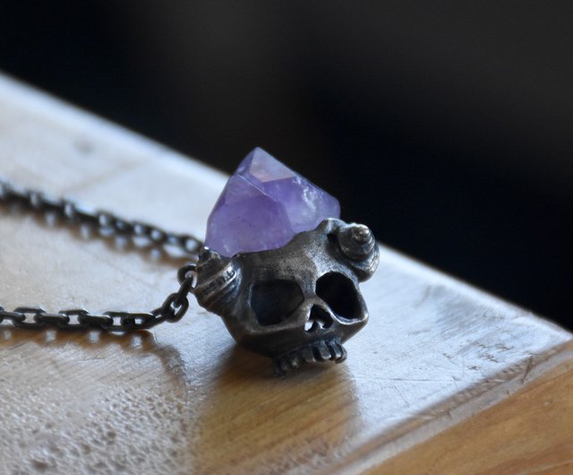 Amethyst on sale skull pendant