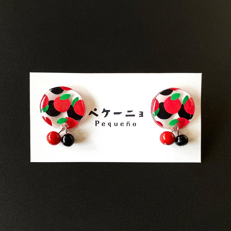 Red and black fruit pierce・earring - 耳環/耳夾 - 塑膠 紅色