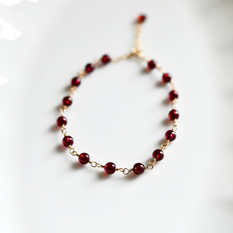 Fulfillment of love, a symbol of fruitfulness, Gemstone quality, garnet bracelet, January birthstone - Bracelets - Gemstone Red