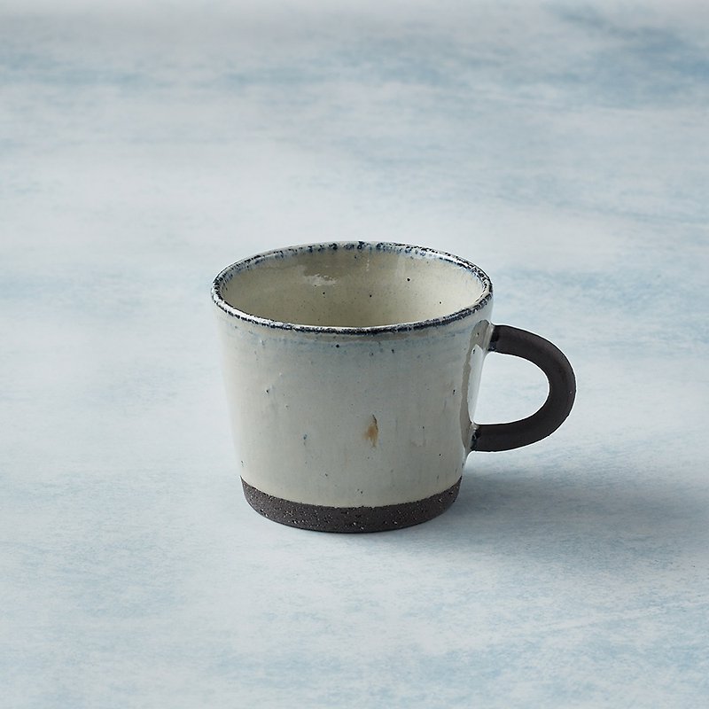 Japanese Minoyaki - Wide Mouth Round Handle Mug - Milky White - แก้วมัค/แก้วกาแฟ - ดินเผา ขาว