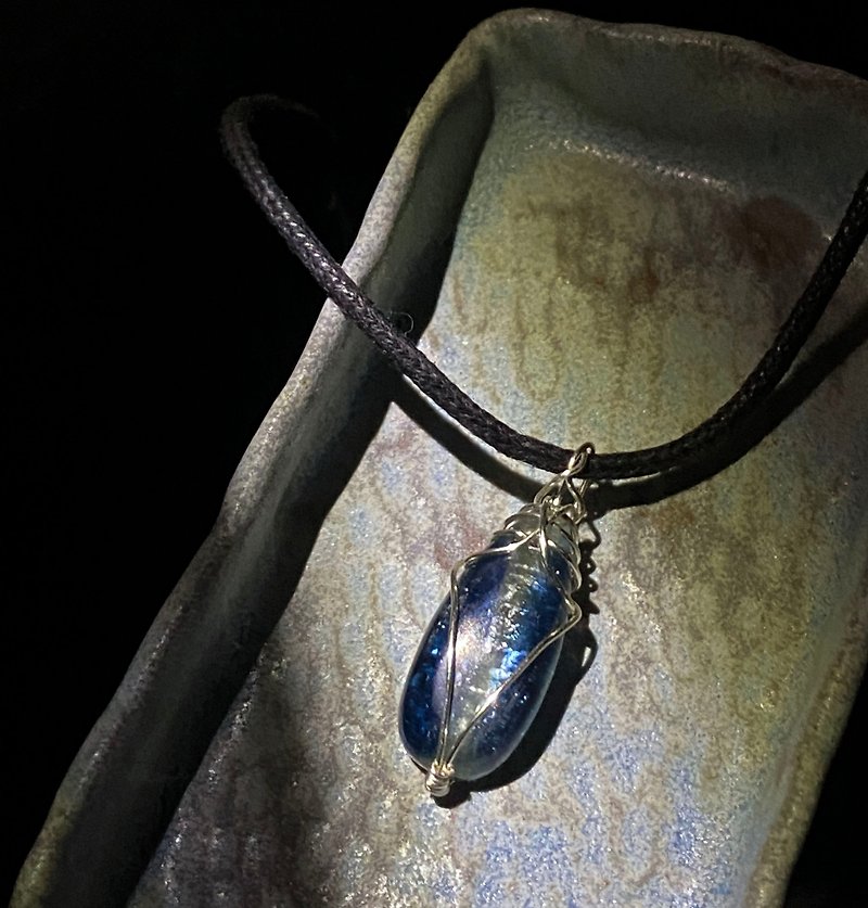 【獨一無二款】 藍晶石項鍊 金屬編織(含皮繩) - 項鍊 - 水晶 藍色