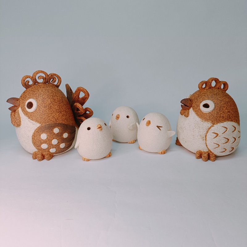 Starting and Leading the Way Chicken (large group)/ceramics/original - ของวางตกแต่ง - ดินเผา 