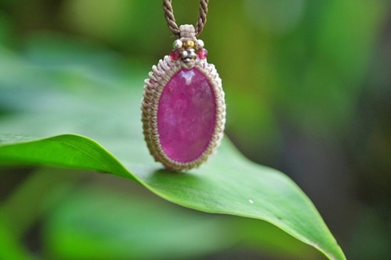 Transparent bubble ruby macrame necklace 1438 - สร้อยคอ - เครื่องเพชรพลอย สีแดง