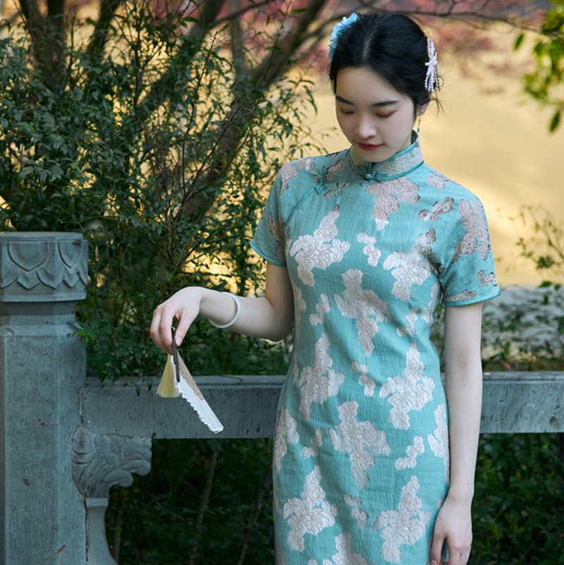 【繁花】 新中式復古/清冷感鏤空/蕾絲古法旗袍 - 洋裝/連身裙 - 其他材質 綠色