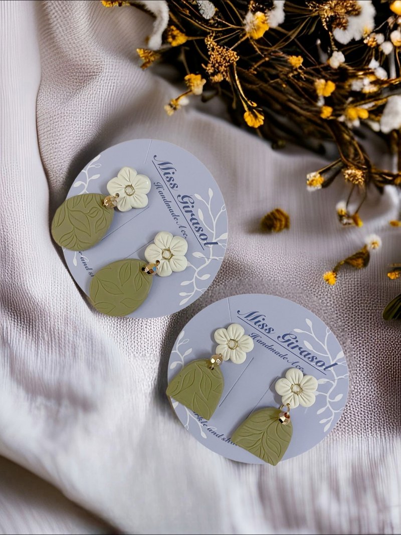 Olive Cream White Autumn Earrings/Autumn Clay Earrings - ต่างหู - ดินเผา สีเขียว