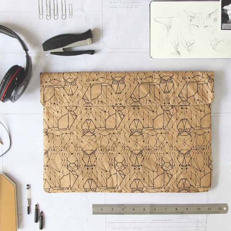 South African handmade ultra-lightweight recycled paper 12-inch tablet notebook bag-owl and kitten (28*19*1.3cm) - กระเป๋าแล็ปท็อป - กระดาษ 