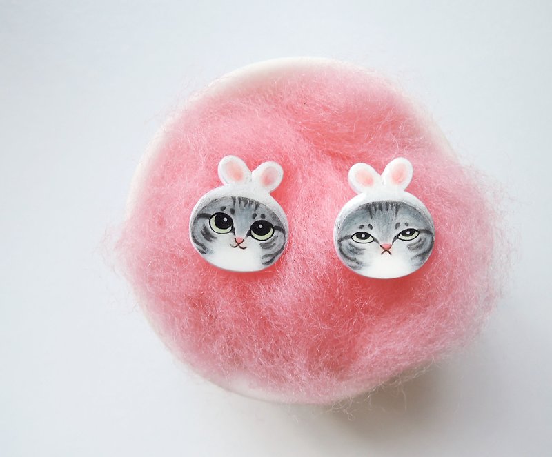World-weary cat with rabbit headgear handmade cute earrings tabby cat anti-allergic ear acupuncture painless Clip-On - ต่างหู - เรซิน สีเทา