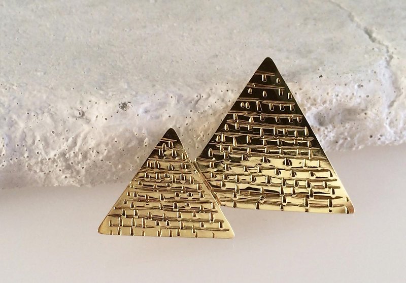 Pyramid ◆ Brass brooch - Brooches - Other Metals Gold