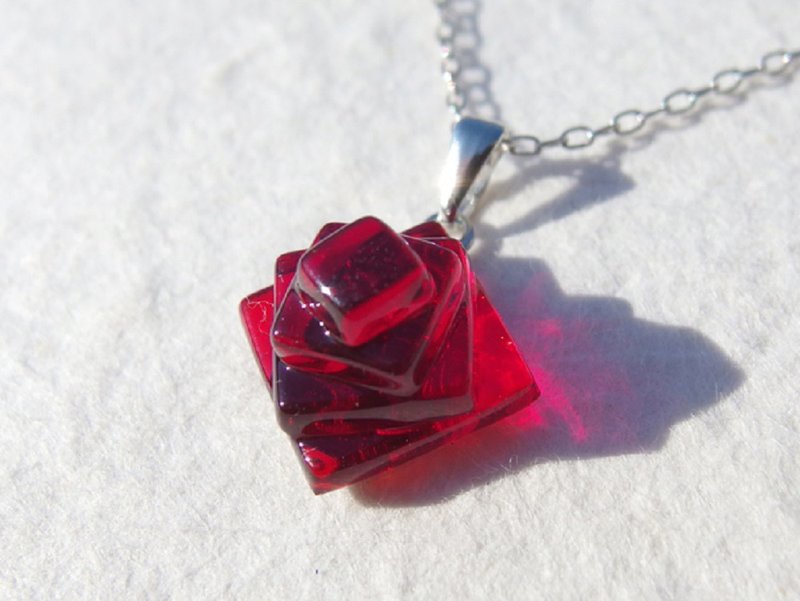 ガラスの薔薇(ばら【レッド】)チェーンネックレス【綿紐、シルバー925選べます】【受注制作】 - 項鍊 - 玻璃 紅色