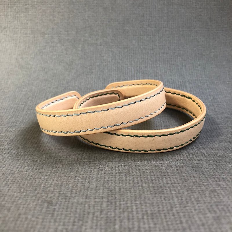 Genuine leather customized bracelets handmade leather goods - สร้อยข้อมือ - หนังแท้ 