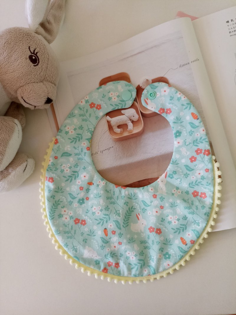 【5日內出貨】兔子花園 小棉球後扣圍兜 彌月禮物 嬰兒圍兜 圍 - 圍兜/口水巾 - 棉．麻 多色