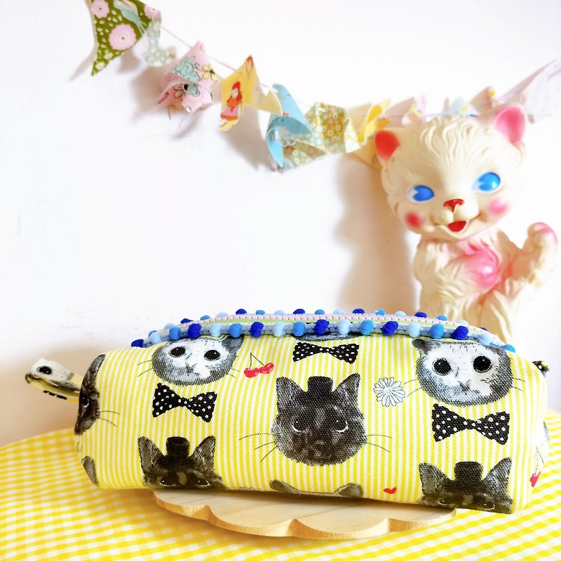 Gentleman Cat Plump Bag Cosmetic Bag Storage Bag Pencil Case - กระเป๋าเครื่องสำอาง - ผ้าฝ้าย/ผ้าลินิน 