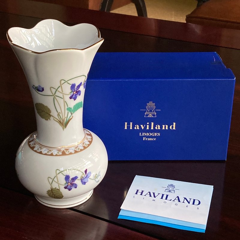 HAVILAND Empress Eugénie系列 紫羅蘭紋樣描金六瓣花瓶 - 花瓶/花器 - 瓷 白色