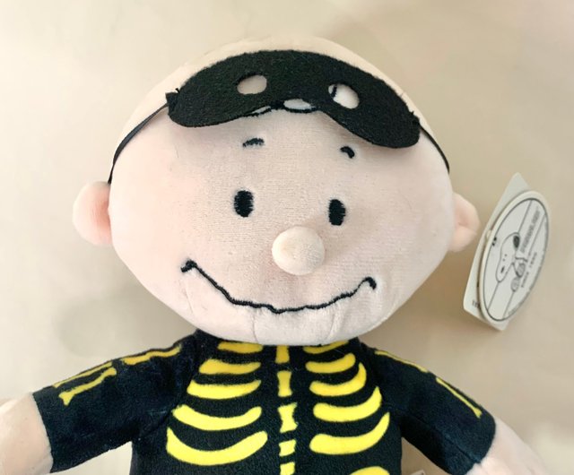 Halloween limited edition Snoopy and Charlie Brown doll Two into a