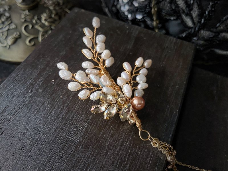 [Christmas gift] Natural freshwater pearl period style tassel brooch - เข็มกลัด - ไข่มุก 