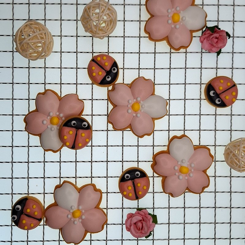 [Wendy Puffs] Shaped Frosted Cookies-Sakura Ladybug 1+1 Style - Handmade Cookies - Other Materials 