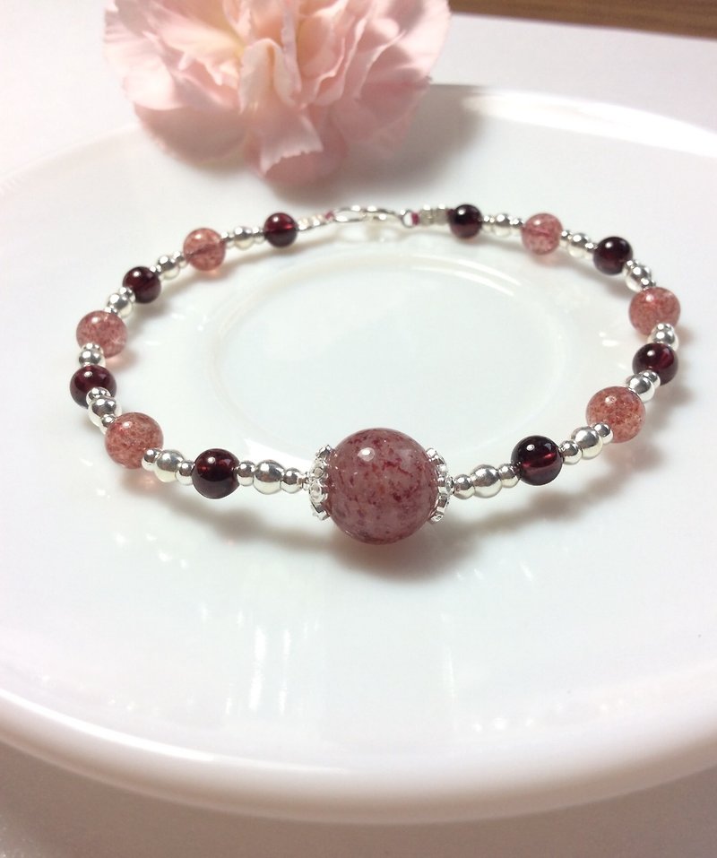 Ops Strawberry Crystal Garnet Gemstones silver bracelet - สร้อยข้อมือ - เครื่องเพชรพลอย สีแดง