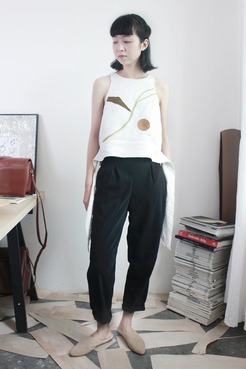 MaodiuL geometric gold behind lace vest Xiaojian - เสื้อกั๊กผู้หญิง - ผ้าฝ้าย/ผ้าลินิน สีกากี