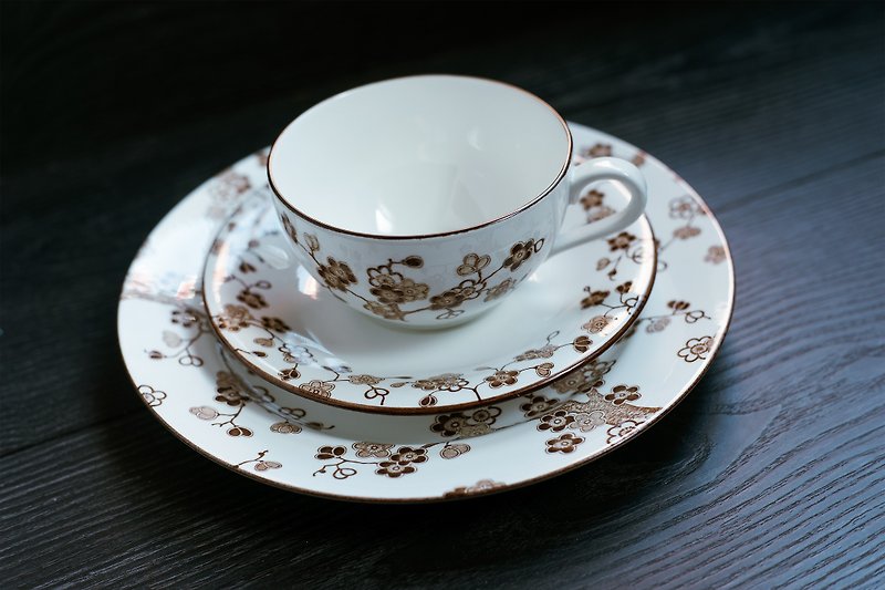 Rörstrand ー Japonica Series Plum Coffee Cup Plate Set + Dessert Plate - แก้วมัค/แก้วกาแฟ - เครื่องลายคราม ขาว