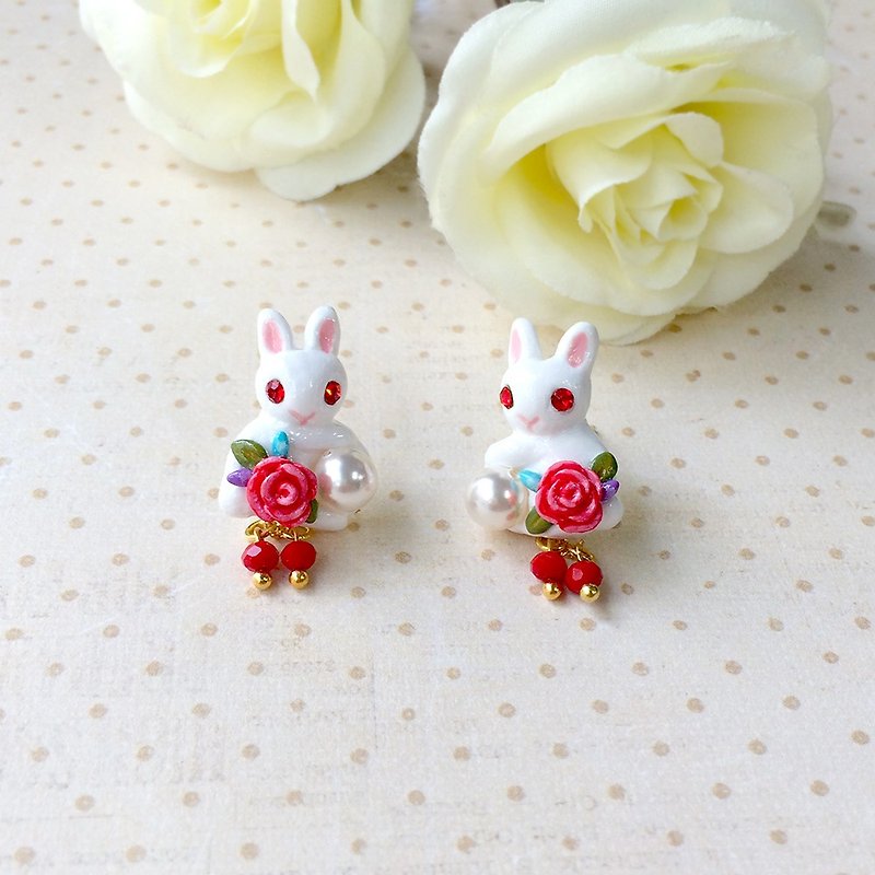 Charming White Rabbit Earrings, Pearl Rabbit earrings, Vintage style earrings - 耳環/耳夾 - 黏土 白色