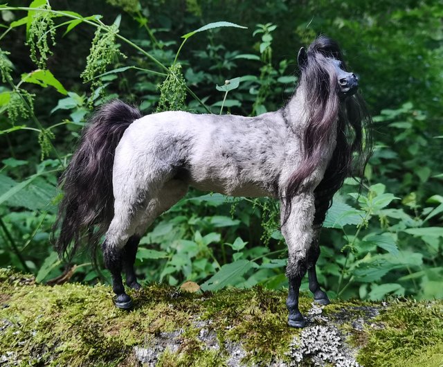 馬のリアルな動物のぬいぐるみ！ ポーズを取れるアートドール