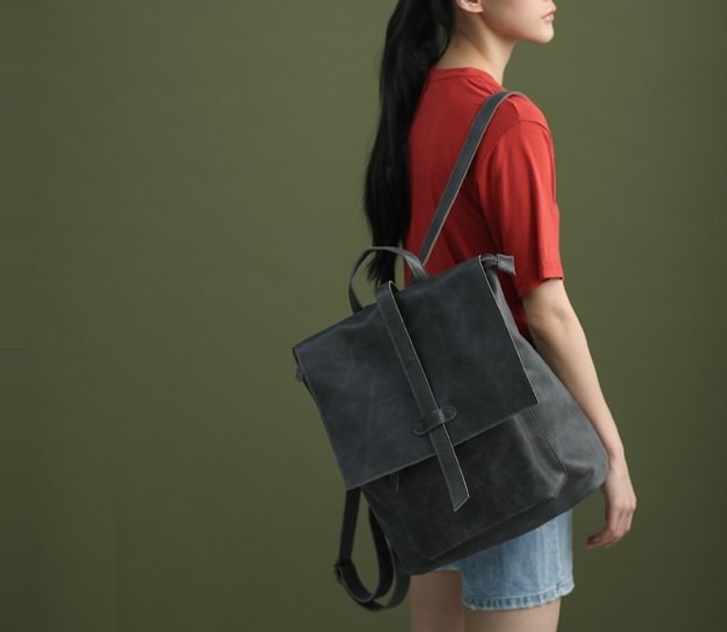 Multi-sleeve design square leather back pack wiped gray - กระเป๋าเป้สะพายหลัง - หนังแท้ สีเทา