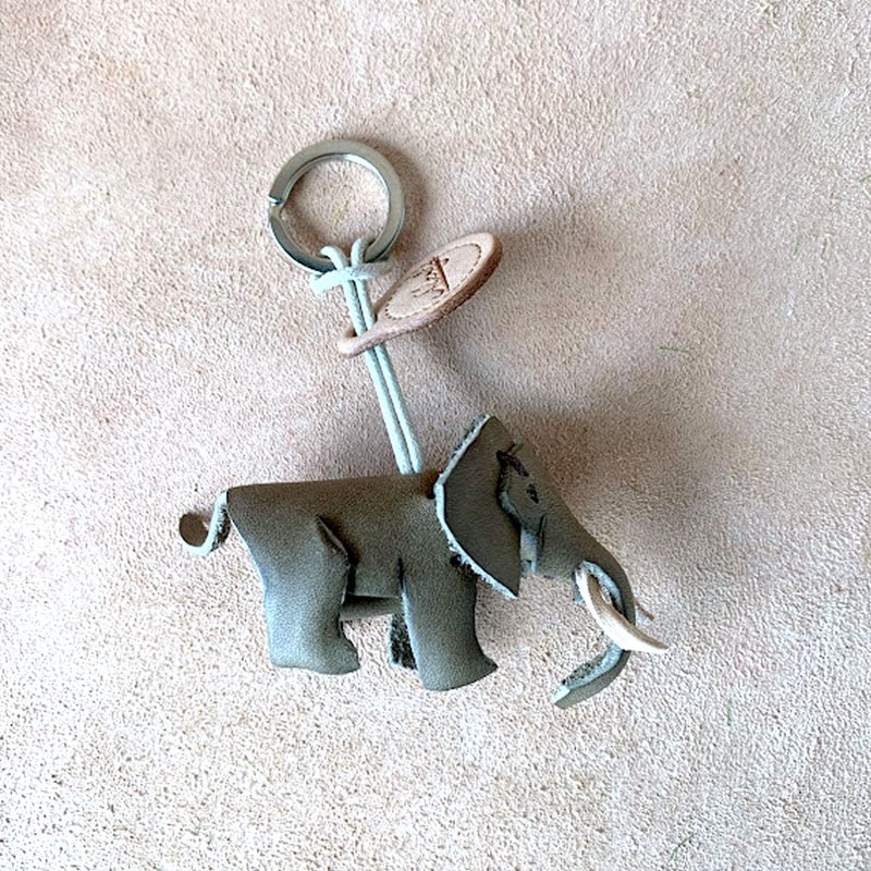 Animal Forest-Elephant-Genuine vegetable tanned leather key ring pendant animal shape - Keychains - Genuine Leather Gray