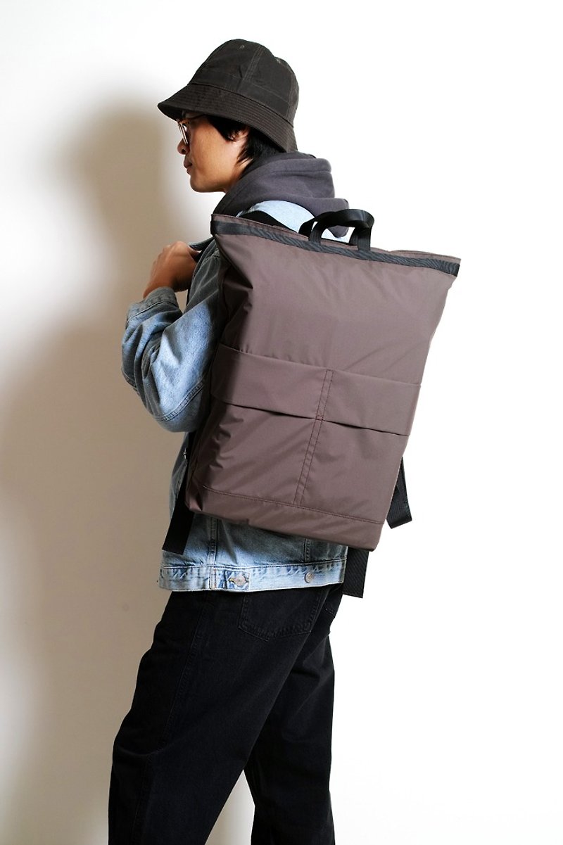 Graduation season TRUNK-handmade water-repellent canvas zipper back/laptop bag - กระเป๋าเป้สะพายหลัง - วัสดุกันนำ้ สีนำ้ตาล
